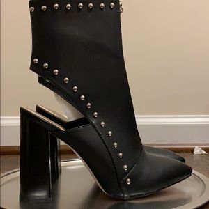 🔥SOLD🔥 STATEMENT booties